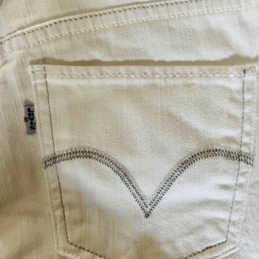 Women’s Levi’s Size 6